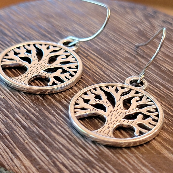 💥ONE LEFT💥Tree Of Life Silverplate Medallion Dangle Earrings - Picture 2 of 3